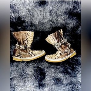 Hector Riccione boots stunning authentic snake print leather ankle booties.